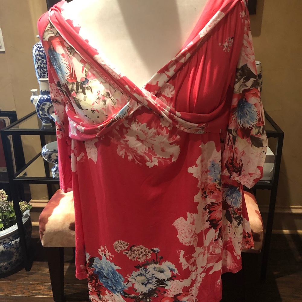 New with tags pink floral top in large